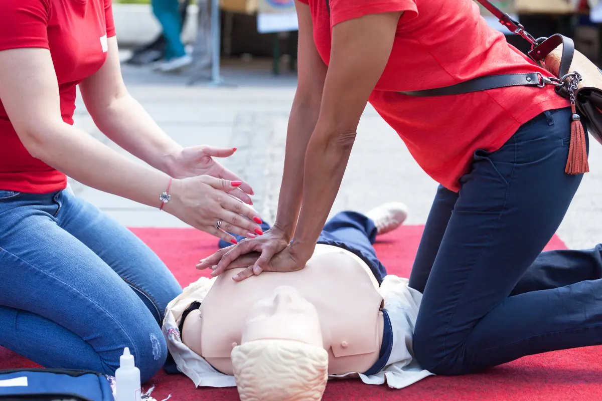 Treinamento de primeiros socorros e reanimação cardiopulmonar